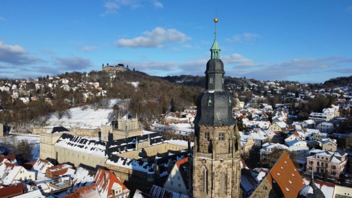 RemoteMediaFile_6553723_0_2021_02_13_15_55_10_bea Dekoratives Bild. Panoramablick vom Turm der Morizkirche über die Ehrenburg zur Veste.